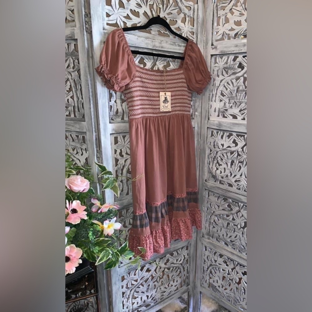 Women’s smocked mauve summer dress small